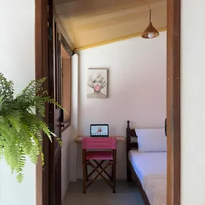  Albergue Vulva Women-only & Feminist Club Brasil